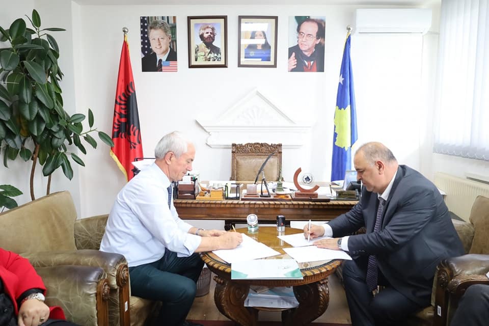 Opština Dragaš i NVO „Napredujemo zajedno (AT)“ potpisali su Memorandum o razumevanju za sprovođenje projekta „Budi moj partner za dobrobit i tretman diskriminacije“
