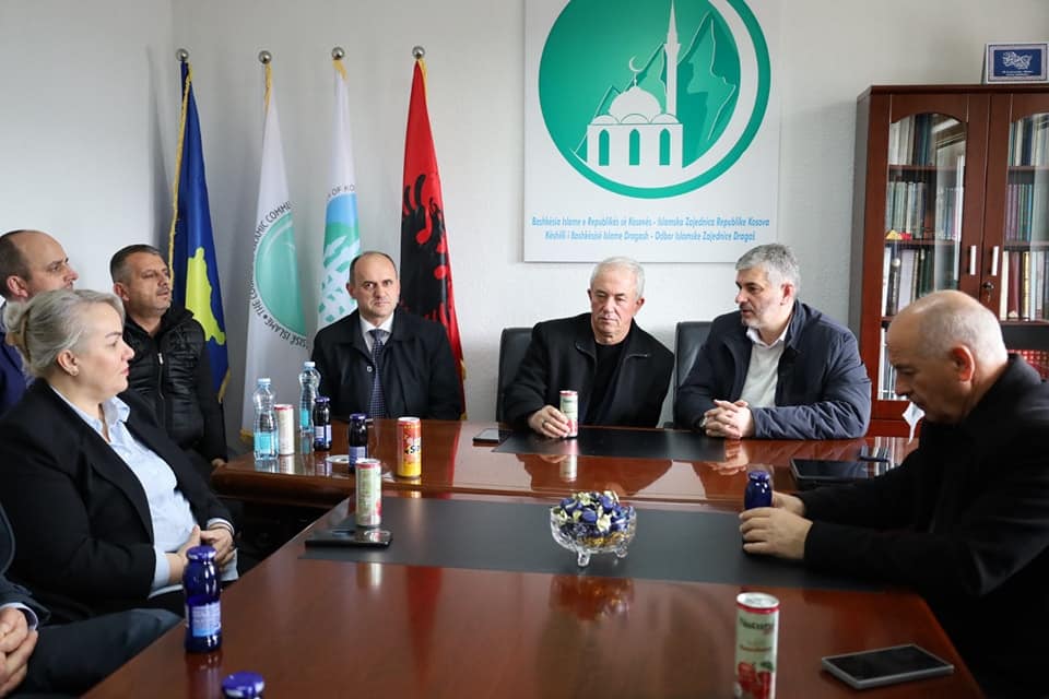 Gradonačelnik opštine Bedžet Dželadini i ostali članovi kabineta posetili su savete Islamske zajednice regiona Dragaš i Gora, kao i LMT Turskog KFOR-a, Jedinica u Dragašu