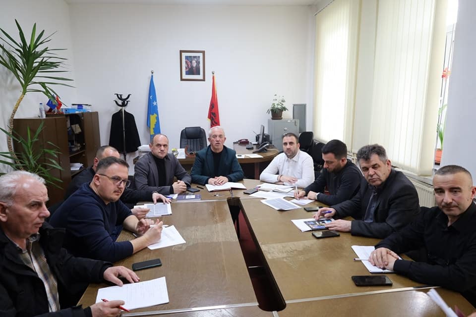 Kryetari i Komunës së Dragashit, z.Bexhet Xheladini, mbajti një takim me Komisionin Komunal për Vlerësimin e Dëmeve të shkaktuara nga vërshimet