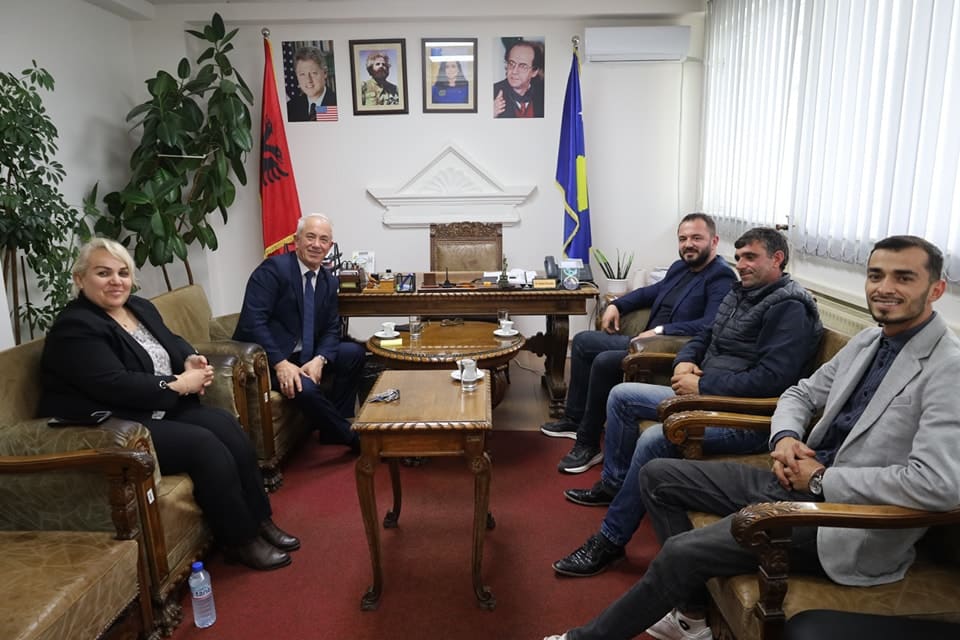 Kryetari i Komunës,z.Bexhet Xheladini mirëpret në një takim miqësor drejtorin e Qendrës Mjekësore në Zapod