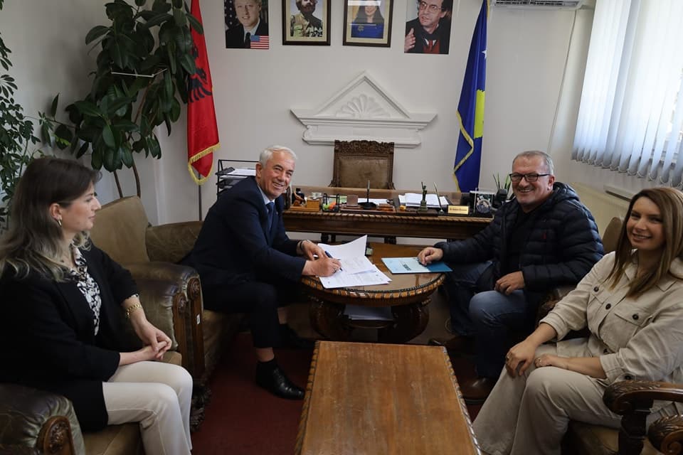 Finaliziran je sporazum o asfaltiranju i izgradnji puteva u Restelici i Radeši