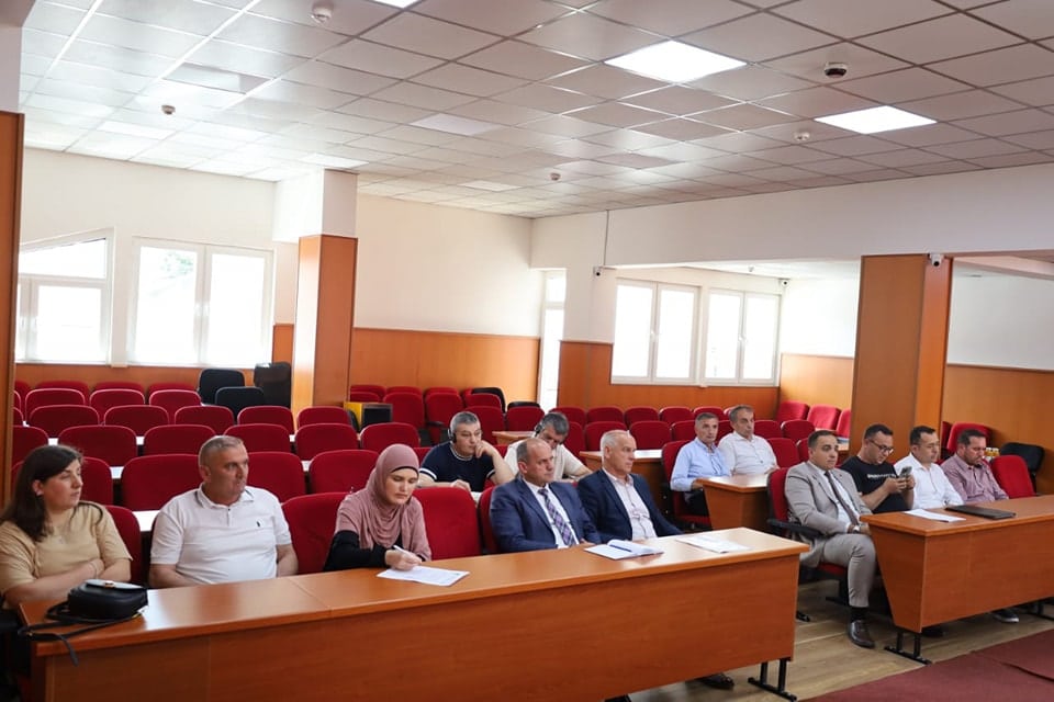 U mbajt Dëgjimi i dytë buxhetor me drejtorë të shkollave, pedagogë, punëtorë arsimorë dhe punëtorë shëndetësorë