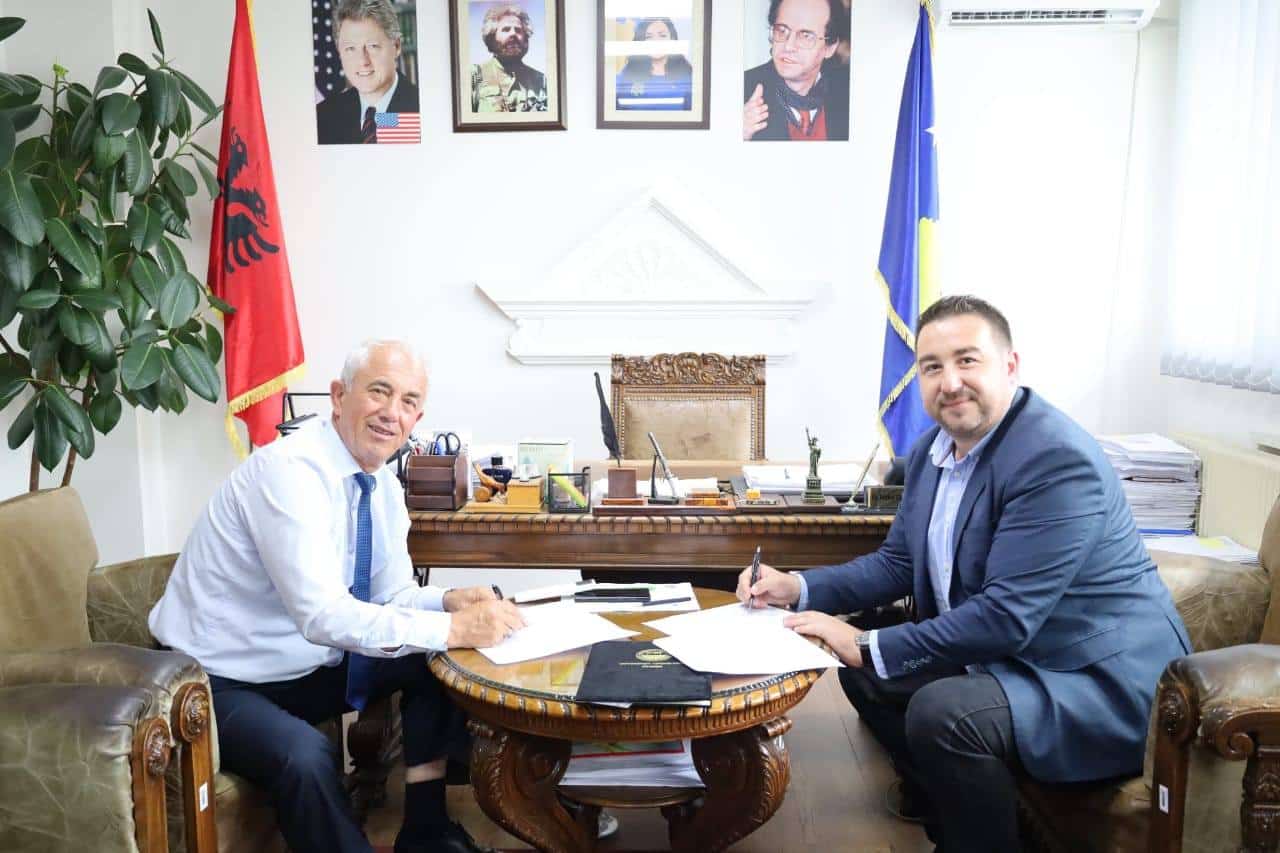 Komuna e Dragashit nënshkruan Marrëveshje bashkëpunimi me Universitetin “Ukshin Hoti” në Prizren