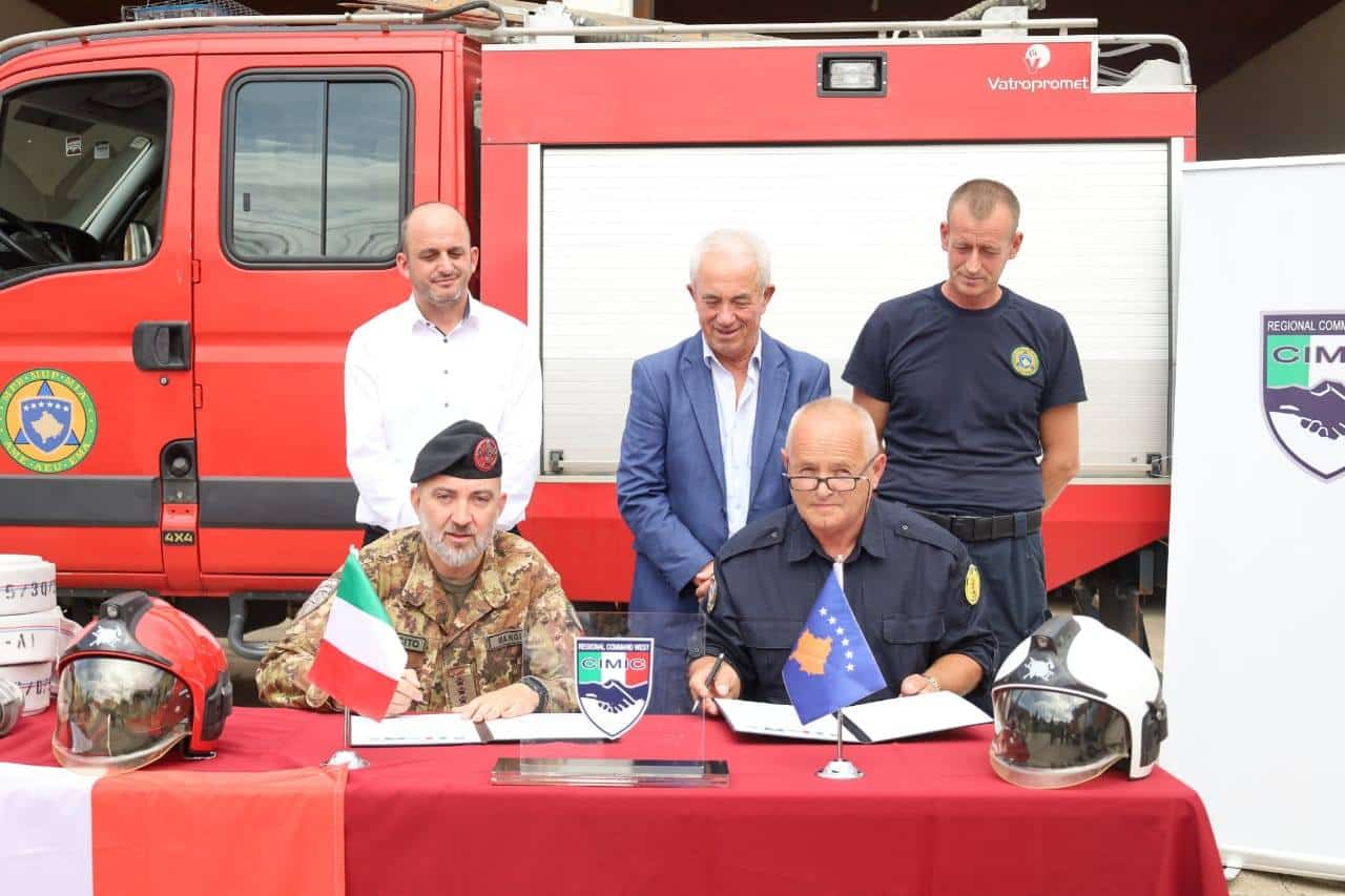 Shërbimi i Zjarrfikësve në Dragash pajiset me mjete të reja nga CIMIC-u Italian i KFOR-it