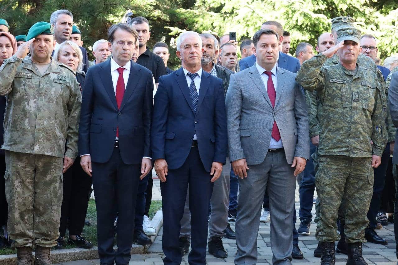 Komuna e Dragashit nderon 26-vjetorin e rënies së heroit turk Hüseyin Kutlu në misionin e paqes në Kosovë
