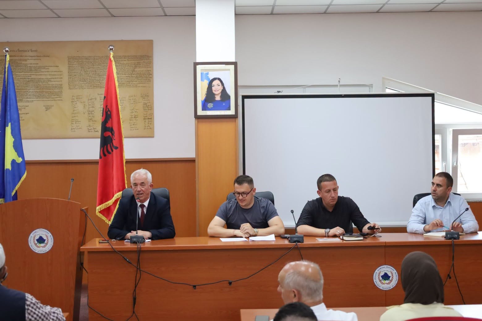 U mbajt Takimi i Parë Publik me Qytetarë